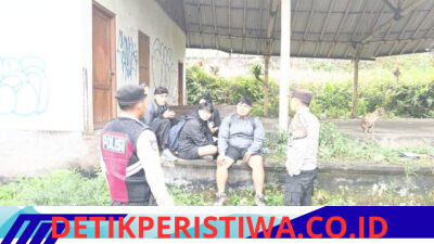 Perkuat Harkamtibmas Personil Polsek Selat Intensifkan Patroli Dialogis, Sambangi Warga Berikan Pesan Kamtibmas 
