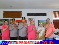Kapolda Sulsel Anjangsana ke Purnawirawan Sambut Hari Bhayangkara ke-80, Serahkan Bingkisan dan Layanan Kesehatan