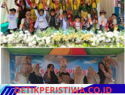 Perpisahan TK Wardatul Ulum Jeunieb Meriah, Wali Murid dan Guru Ikut Tampil di Pentas