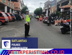 Anggota Sat Lantas Lakukan Gatur Lain Pagi Hari dan Bantu Sebrangkan Warga Pejalan Kaki di Pasar Amlapura