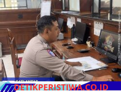 Tingkatkan Mutu Pelayanan, Sat Lantas Polres Karangasem Serahkan STNK Baru Secara Cepat dan Ramah