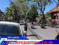 Antisipasi Truk Parkir Sembarangan, Sat Lantas Polres Karangasem Intensifkan Pengawasan dan Penjagaan di Sepanjang Jalan Raya Bugbug – Candidasa