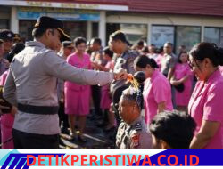 Usai Upacara Kenaikan Pangkat, Kapolres Karangasem Pimpin Prosesi Tradisi Penyiraman Air Kembang