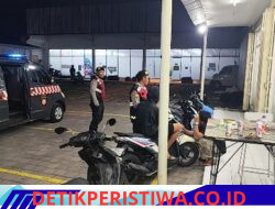 Tekan Angka Aksi Kriminalitas, Personil Polsek Selat Intensifkan Giat Blue Light Patrol di Kawasan Pertokoan