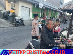 Berikan Pelayanan Prima kepada Masyarakat, Personel Polsek Sidemen Lakukan Gatur  Lalin di Pasar Desa Adat Tebola