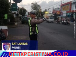 Rutinitas Anggota Sat Lantas Polres Karangasem Lakukan Gatur Pagi, di Simpang Tiga BTN Taman Asri Karangasem