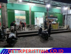 Melalui Giat Blue Light Patrol Polsek Selat Sambangi Permukiman dan Pertokoan, Sampaikan Pesan Kamtibmas kepada Masyarakat