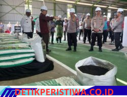 Kapolri: Wujud Polri Hadir untuk Masyarakat, 80 Ton Pupuk Batu Bara Disalurkan ke Petani Riau