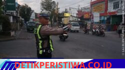 Rutinitas Anggota Sat Lantas Polres Karangasem Lakukan Gatur Pagi, di Simpang Tiga BTN Taman Asri Karangasem