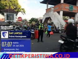 Utamakan Keselamatan Pejalan Kaki, Personel Lantas Karangasem Bantu Sebrangkan Warga Menuju Pasar Ksatrian, Amlapura
