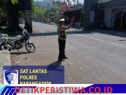 Cegah Parkir Sembarangan, Satlantas Polres Karangasem Berikan Himbauan kepada Sopir Truk saat Beristirahat di Kawasan Obyek Wisata Candidasa