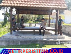 Perkuat Sinergi, Personil Polsek Selat Lakukan Patroli Dialogis dengan Warga