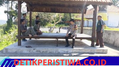 Perkuat Sinergi, Personil Polsek Selat Lakukan Patroli Dialogis dengan Warga