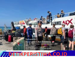 Berikan Rasa Aman kepada Wisatawan Asing dan Domestik, Personel Polsek Kawasan Pelabuhan Padangbai Berikan Pengamanan di Pelabuhan Penyeberangan Gast Boat Dermaga Padangbai 