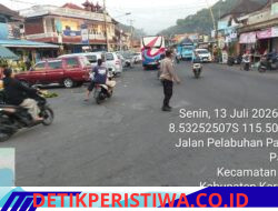 Berikan Layanan Prima kepada Masyarakat, Personil Polsek Padangbai Lakukan Gatur Lalin Pagi Hari