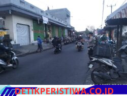 Cegah dan Antisipasi Kemacetan, Personel Polsek Sidemen Lakukan Gatur Lalin di Pasar Desa Adat Tebola