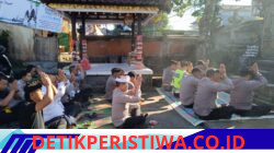 Wujud Syukur Atas Wara Nugraha Sang Hyang Widhi Wasa, Personil Polsek Rendang Melaksanakan Persembahyangan Hari Raya Tilem Sasih Kasa di Pura Padmasana