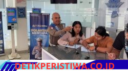Ramah Santun dan Humanis, Personil Lantas Sebagai Pemandu Berikan Layanan kepada Setiap Pemohon SIM di Satpas Polres Karangasem