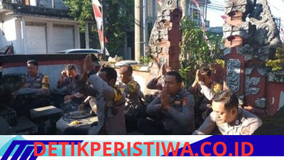 Perkuat Ketakwaan dan Spiritual, Personel Polsek Sidemen Gelar Persembahyangan Bersama dalam Rangkaian Hari Tilem Kasa