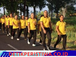 Jaga Kebugaran dan Stamina, Kapolres Karangasem Pimpin Olahraga Jalan Santai Bersama Anggotanya