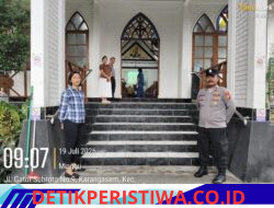 Pastikan Peribadatan Berjalan Lancar, Sat Intelkam Bersama Fungsi Teknis Polres Karangasem Berikan Pengamanan Gereja 
