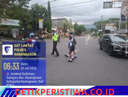 Cegah Lakalantas, Personel Sat Lantas Polres Karangasem Intensifkan Gatur Lalin di Simpang 3 Pesagi