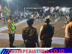 Pastikan Pertandingan Berjalan Lancar dan Kondusif, Bhabinkamtibmas Desa Sangkan Gunung Berikan Pengamanan PORDES Bola Volly HUT RI ke-81