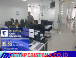 Pastikan Kemampuan Mengenal Rambu Rambu Lalin, Personil Lantas Berikan Tes Teori Avis Komputerisasi kepada Pemohon SIM Baru