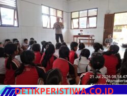 Melalui Program Police Go To School, Bhabinkamtibmas Desa Wisma Kerta Edukasi Siswa SDN 1 Wisma Kerta