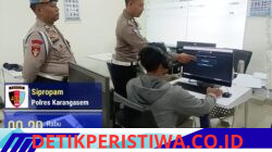 Propam Awasi Langsung Personil Lantas Laksanakan saat Memberikan Teori Avis Komputerisasi, kepada Pemohon SIM Baru