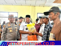 Bupati Bireuen dan Kapolda Aceh serahkan 1.000 paket sembako kepada korban Banjir di Peusangan
