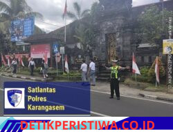 Utamakan Keselamatan Kalangan Pelajar, Satlantas Polres Karangasem Rutin Bantu Sebrangkan Siswa Siswi SMA N 1 Amlapura