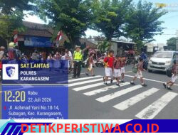 Dengan Sepenuh Hati, Anggota Lantas Polres Karangasem Bantu Sembarangkan Siswa Siswi SD Negeri 4 Subagan