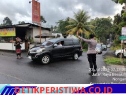 Atensi Kegiatan Masyarakat, Personel Polsek Rendang Melaksanakan Pos Keselamatan Strong Point di Simpang 3 Setra Dalem Kupa Nongan