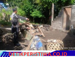 Bhabinkamtibmas Desa Tangkup Sambangi Korban Dapur Roboh Akibat Hujan Deras