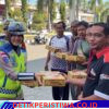 Jumat berkah, Satlantas Polres Bireun Bagi-bagi nasi kotak 