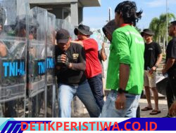 Aksi Unjuk Rasa Berujung Memanas, Prajurit Lanal Dumai Tunjukkan Profesionalisme Dalam Mengendalikan Aksi Massa