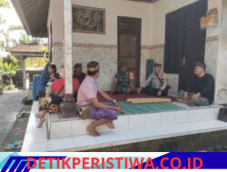 Melalui Giat Cooling System,  Bhabinkamtibmas Desa Sangkan Gunung Sempatkan Melayat ke Rumah Duka Warga Binaan