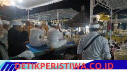 Pererat Sinergitas Adat dan Kepolisian, Kapolsek Bebandem Sembahyang Bersama Berikan Himbauan Kamtibmas di Pura Puseh