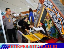 Kapolri Bersama Ketua Umum Bhayangkari Tinjau Bazar Kreasi Bhayangkari Nusantara 2026