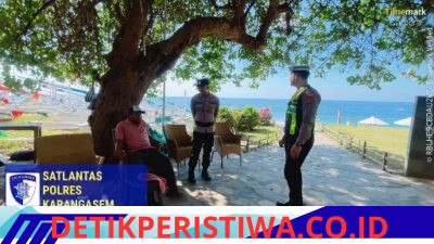 Berikan Rasa Aman, Personel Satlantas Polres Karangasem Berikan Pengamanan Gatur Lalin di Kawasan Obyek Wisata Pantai Virgin