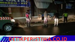 Utamakan Keselamatan Pejalan Kaki, Anggota Polres Karangasem Bantu Sebrangkan Warga Pejalan Kaki di Depan Pasar Kesatriaan Amlapura