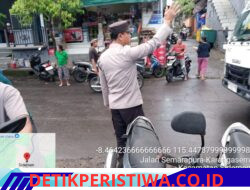 Pastikan Kelancaran Arus Lalulintas, Personel Polsek Sidemen Lakukan Gatur Lain di Pasar Adat Tebola