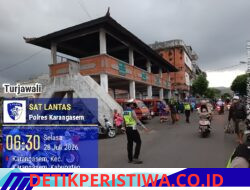 Utamakan Keselamatan Pejalan Kaki, Sat Lantas Lakukan Gatur  Lalin dan Bantu Sebrangkan Warga di Depan Pos 3 Patung Salak Jasri
