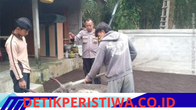 Melalui Giat Colling System Bhabinkamtibmas Sambangi Kantor Desa Selat Sampaikan Pesan Kamtibmas kepada Kepala Kewilayahan