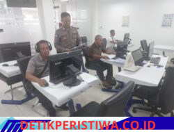 Pastikan Mengenal Rambu Rambu,  Personil Sat Lantas Berikan Uji Teori Avis Komputerisasi kepada Pemohon SIM Baru