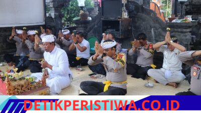 Tingkatkan Keimanan dan Spiritual, Kapolres Karangasem Laksanakan Persembahyangan Bersama