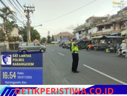Rutinitas Sore Hari Satlantas Polres Karangasem, Lakukan Gatur Lalin di Depan Pasar Senggol Jalan Gajah Mada Amlapura