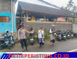 Bhabinkamtibmas Desa Duda timur Bersinergi dengan Pecalang Berikan Pengamanan Upacara Dewa Yadnya, di Banjar Pesangkan Anyar Desa Duda Timur
