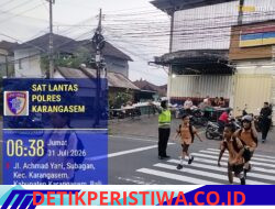 Utamakan Keselamatan Kalangan Pelajar, Personil Lantas Bantu Sebrangkan Siswa Siswi SD Negeri 1 Subagan